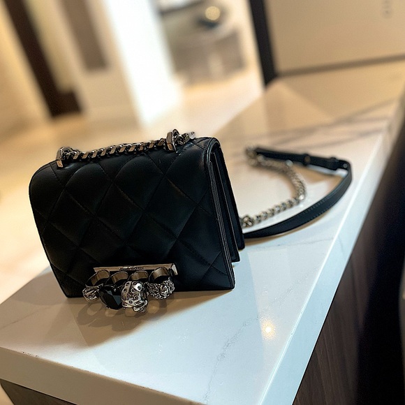 Alexander Mcqueen Jeweled Quilted 4 knuckles Leather Shoulder bag - Picture 1 of 7